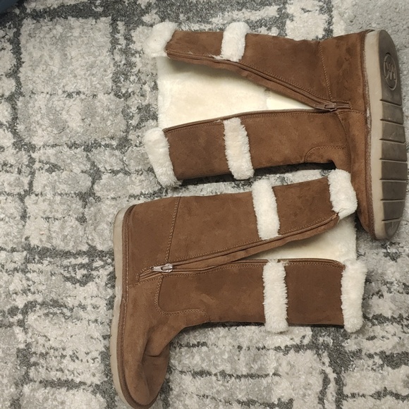 2 pairs of Michael Kors boots size 4 - Picture 7 of 13